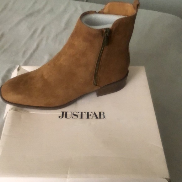 Beautiful brown ankle boots for sale, never been worn. - Picture 3 of 4